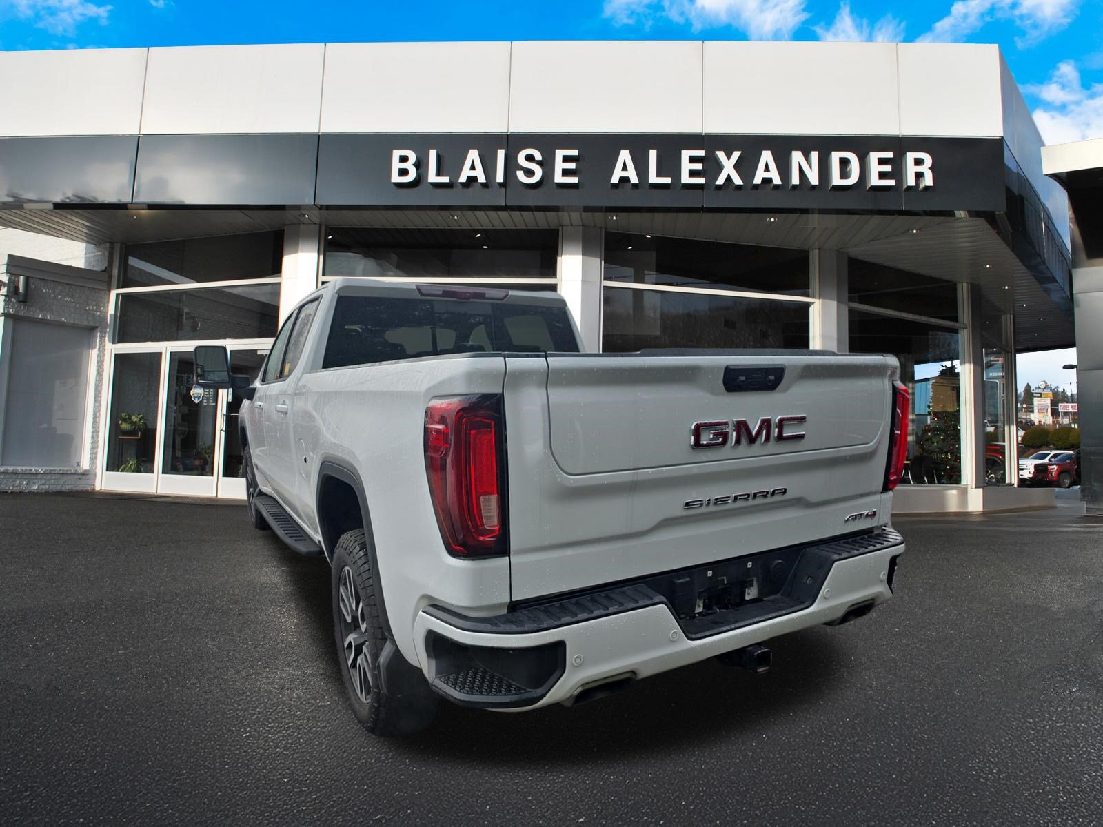 Used 2024 GMC Sierra 1500 AT4 w/ Technology Package AWD/4WD image 7