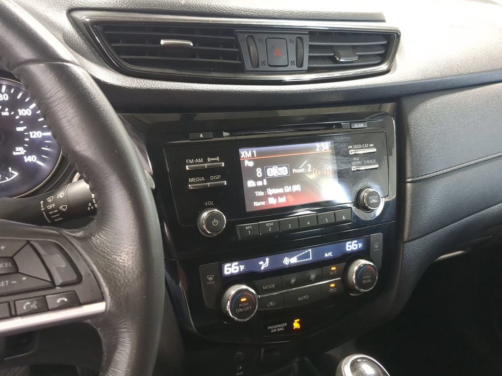 Used 2017 Nissan Rogue SV AWD/4WD image 31