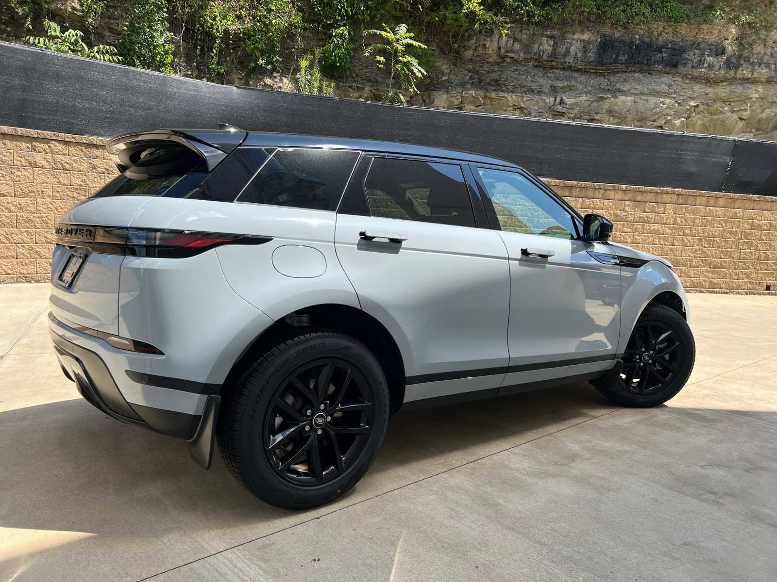 Used 2025 Land Rover Range Rover Evoque S image 3