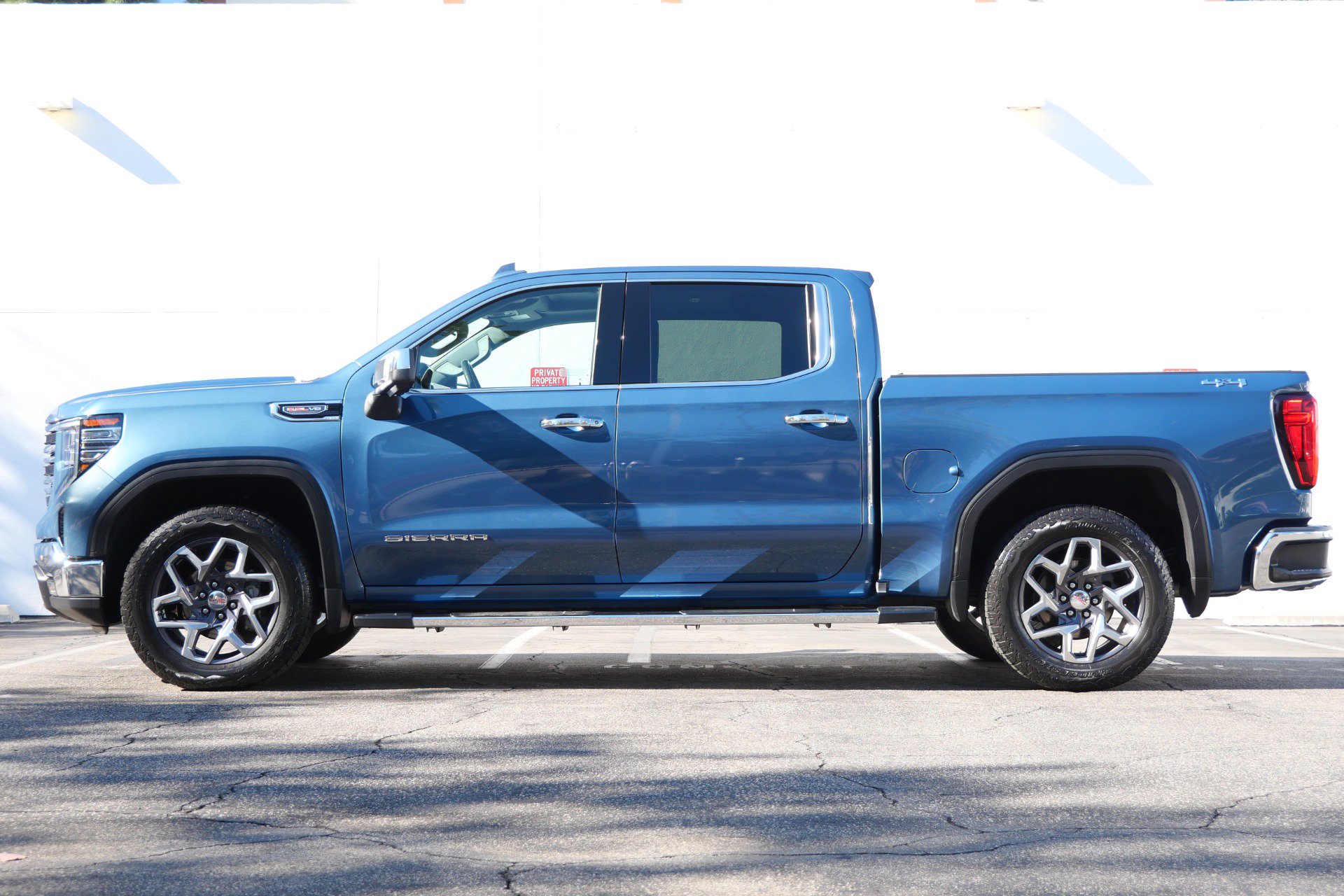 Used 2024 GMC Sierra 1500 SLT w/ SLT Premium Package AWD/4WD image 6