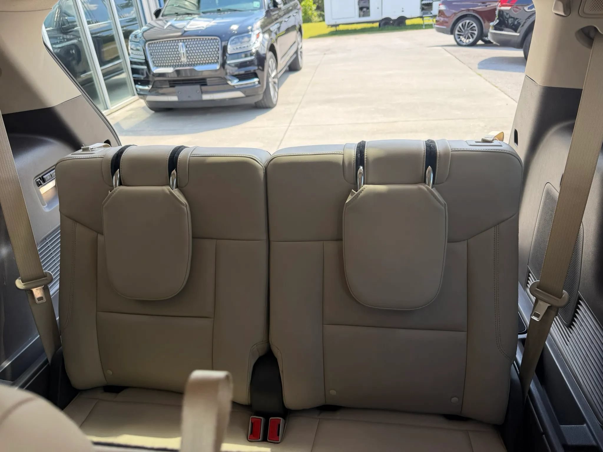 Used 2020 Ford Explorer Platinum w/ Premium Technology Package AWD/4WD image 17