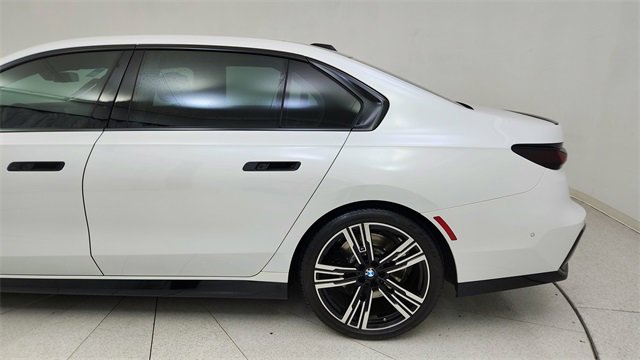 Used 2023 BMW 740i w/ Executive Package image 10