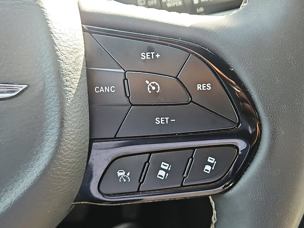Used 2024 Chrysler Pacifica Limited FWD image 26