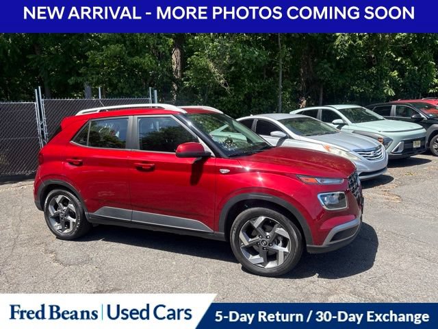 Certified 2023 Hyundai Venue SEL w/ Cargo Package FWD image 4