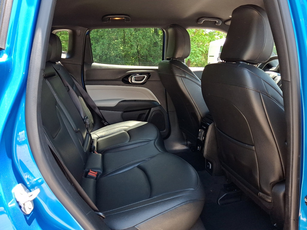 Used 2025 Jeep Compass Limited AWD/4WD image 15