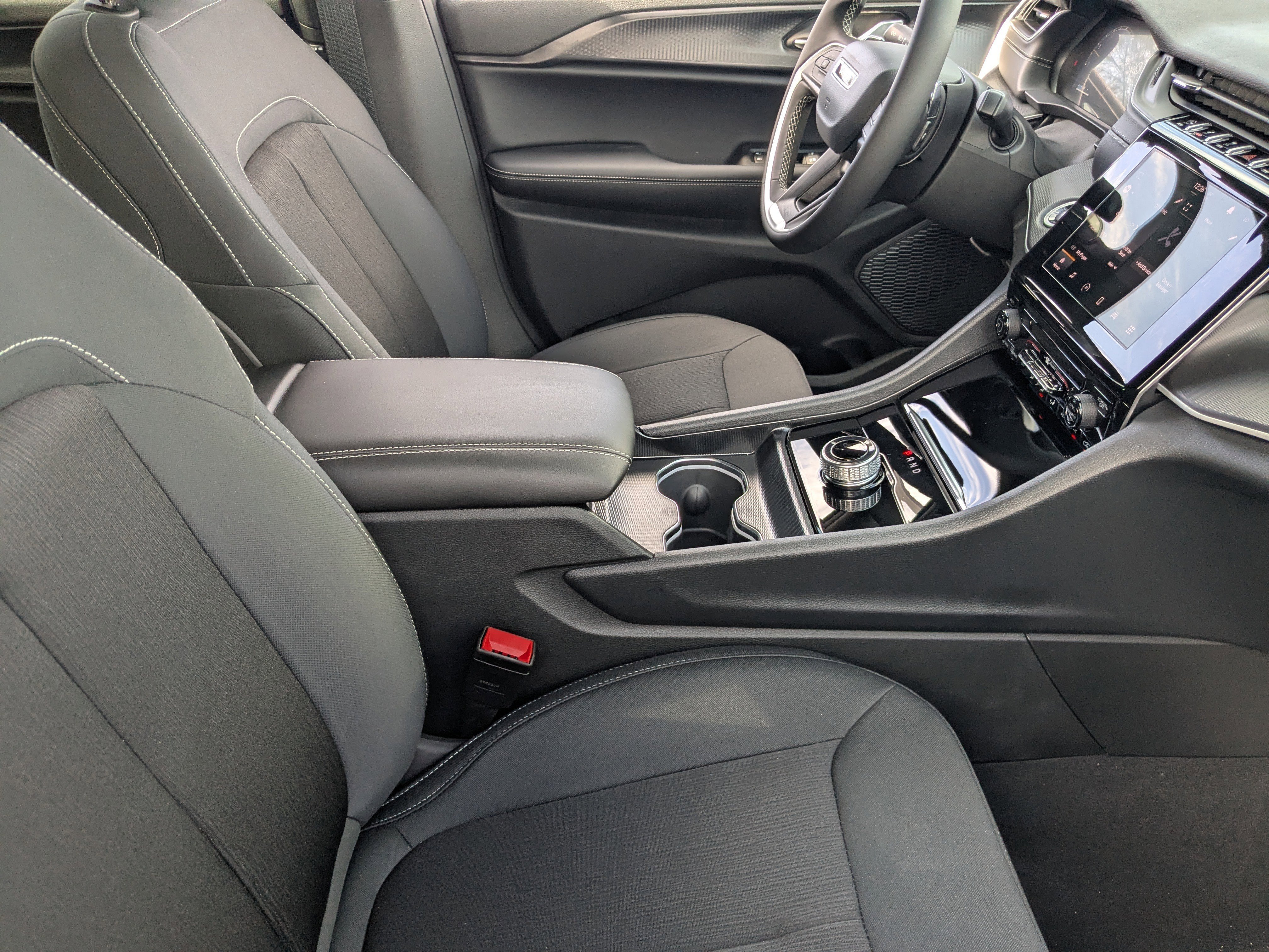 New 2025 Jeep Grand Cherokee L Laredo image 8