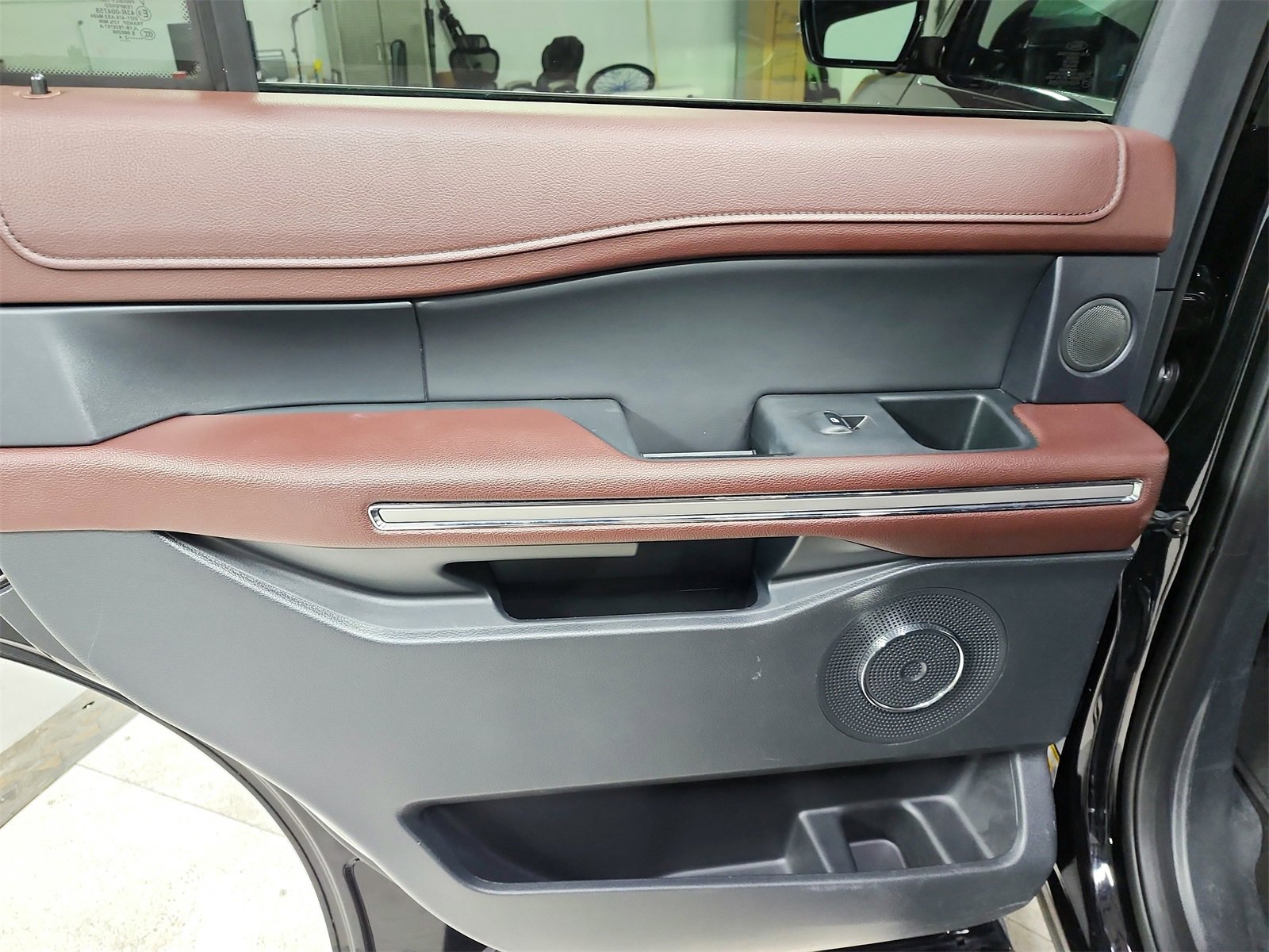 Used 2024 Ford Expedition Limited image 38