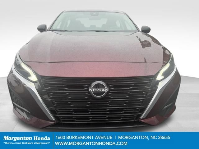 Used 2025 Nissan Altima 2.5 SV FWD image 2