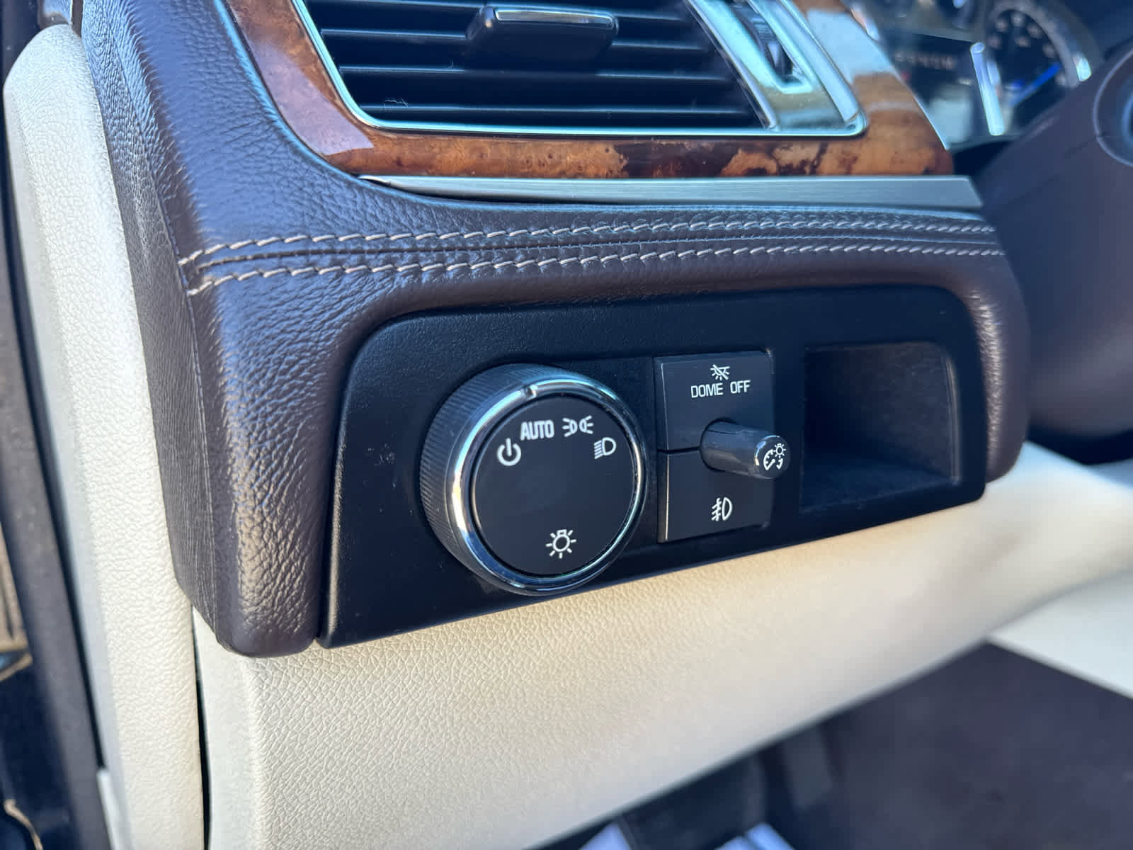 Used 2014 Cadillac Escalade ESV Platinum image 27