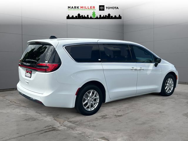 Used 2025 Chrysler Pacifica Select FWD image 5