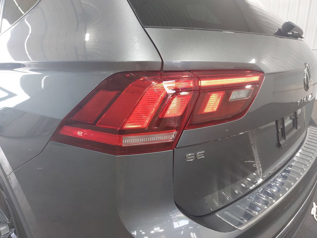 Used 2022 Volkswagen Tiguan SE AWD/4WD image 35