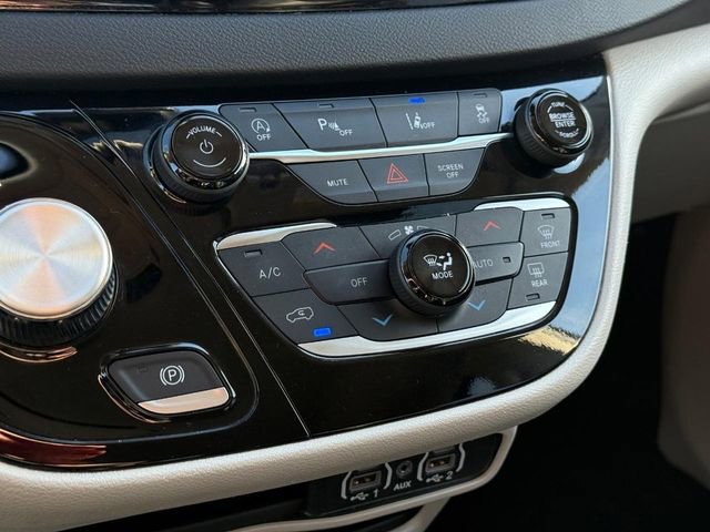 Used 2024 Chrysler Pacifica Touring-L image 24