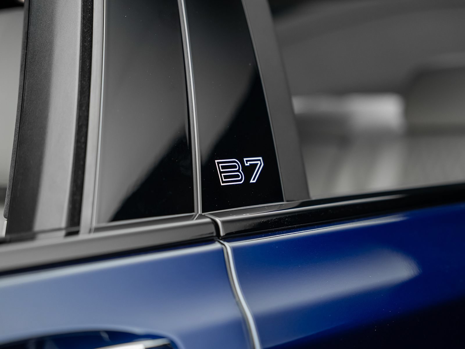 Used 2022 BMW ALPINA B7 xDrive AWD/4WD image 27