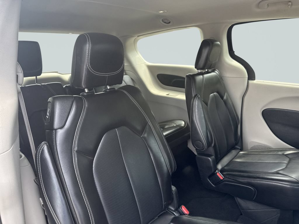 Used 2024 Chrysler Pacifica Touring-L FWD image 36