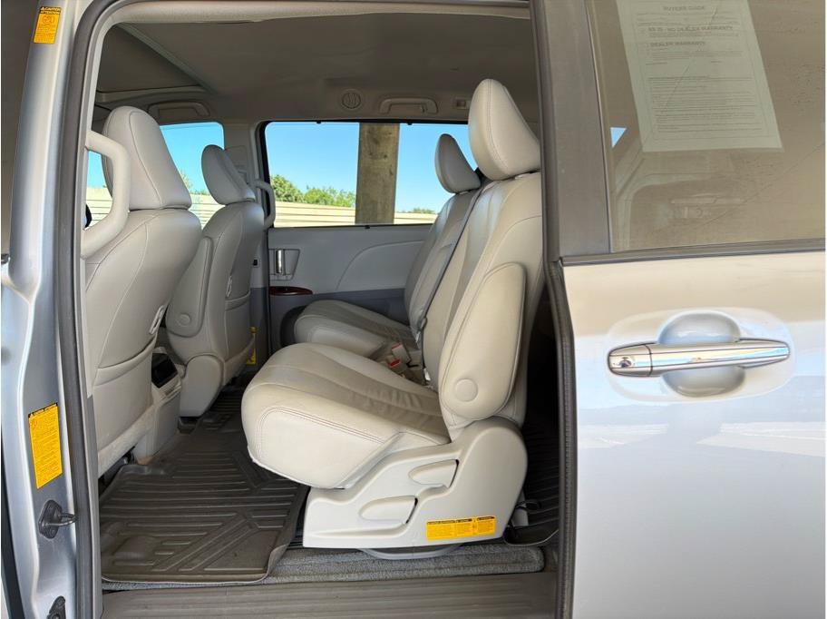 Used 2014 Toyota Sienna XLE FWD image 14