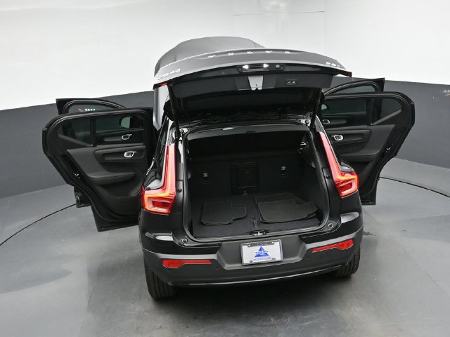 Used 2025 Volvo XC40 B5 Plus AWD/4WD image 49