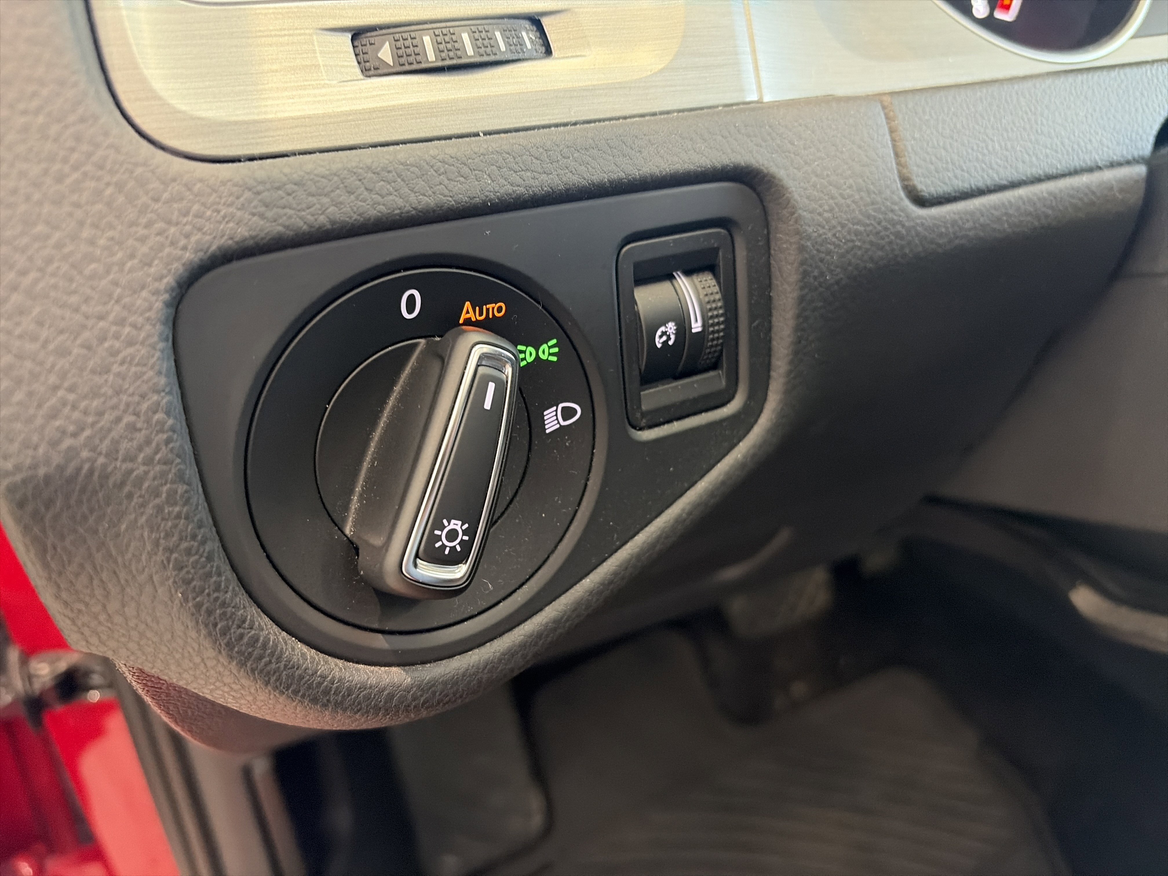 Used 2016 Volkswagen Golf Limited Edition FWD image 21