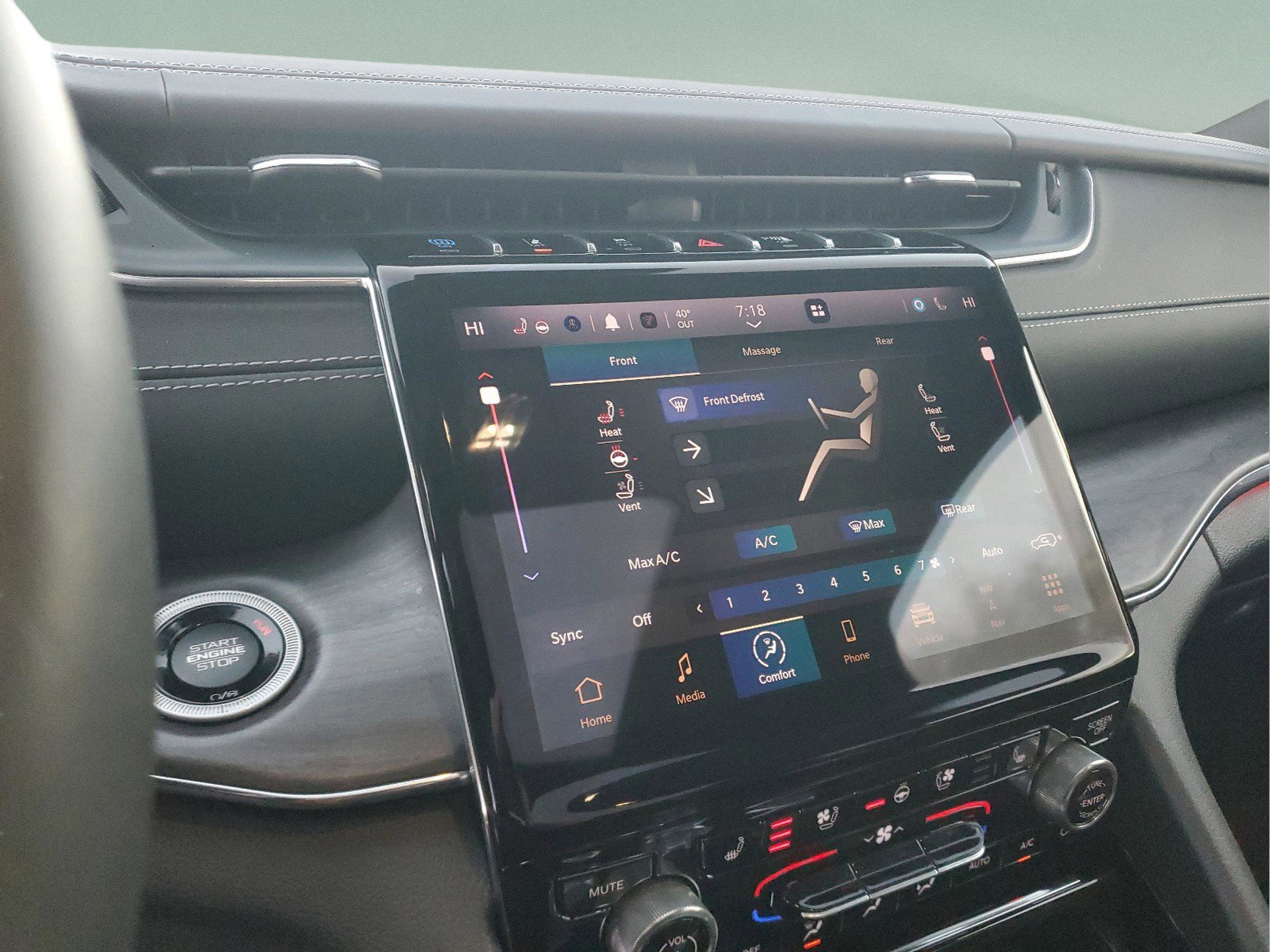 Used 2024 Jeep Grand Cherokee Overland w/ Advanced Protech Group III image 19