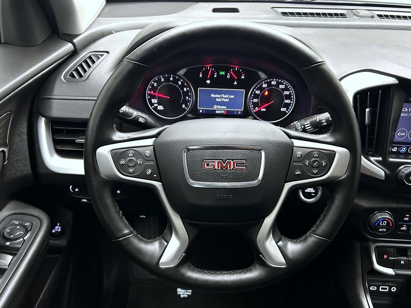 Used 2024 GMC Terrain SLT image 11