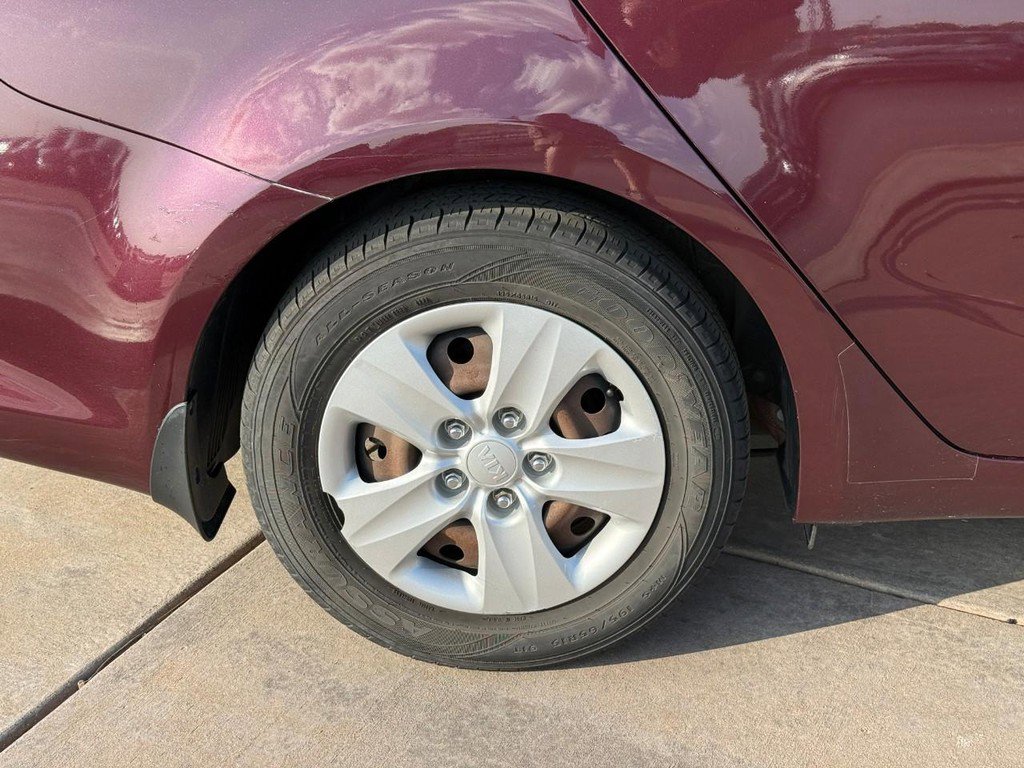 Used 2017 Kia Forte LX image 5