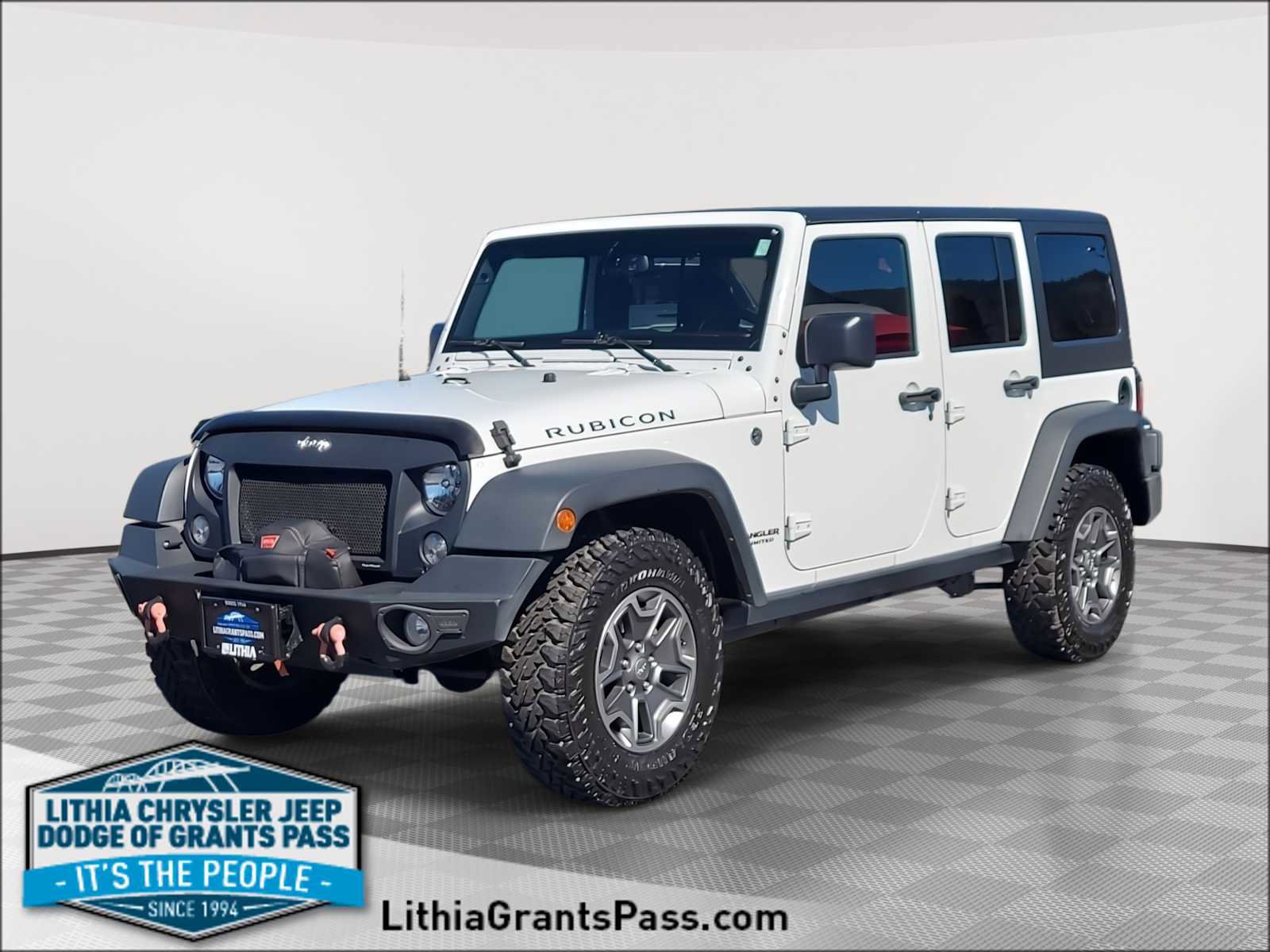 Used 2015 Jeep Wrangler Unlimited Rubicon w/ Connectivity Group AWD/4WD image 1