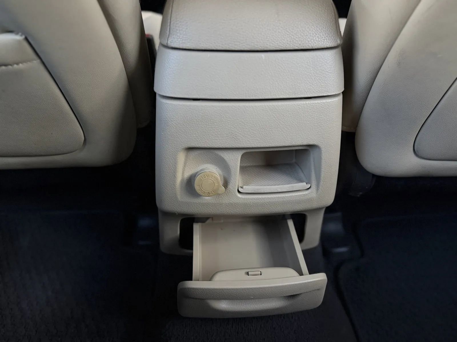 Used 2011 Hyundai Santa Fe Limited w/ Navigation Pkg 4 image 34