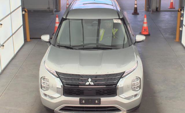 Used 2024 Mitsubishi Outlander SE image 17