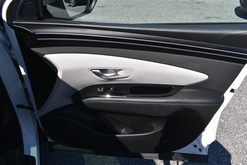 Used 2023 Hyundai Tucson Limited w/ Cargo Package AWD/4WD image 32