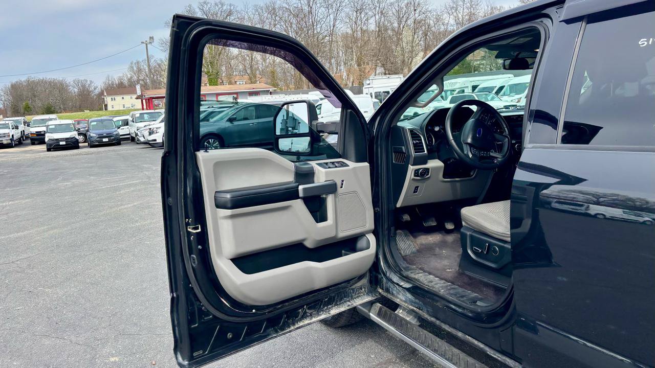 Used 2015 Ford F150 XLT w/ Equipment Group 302A Luxury AWD/4WD image 12