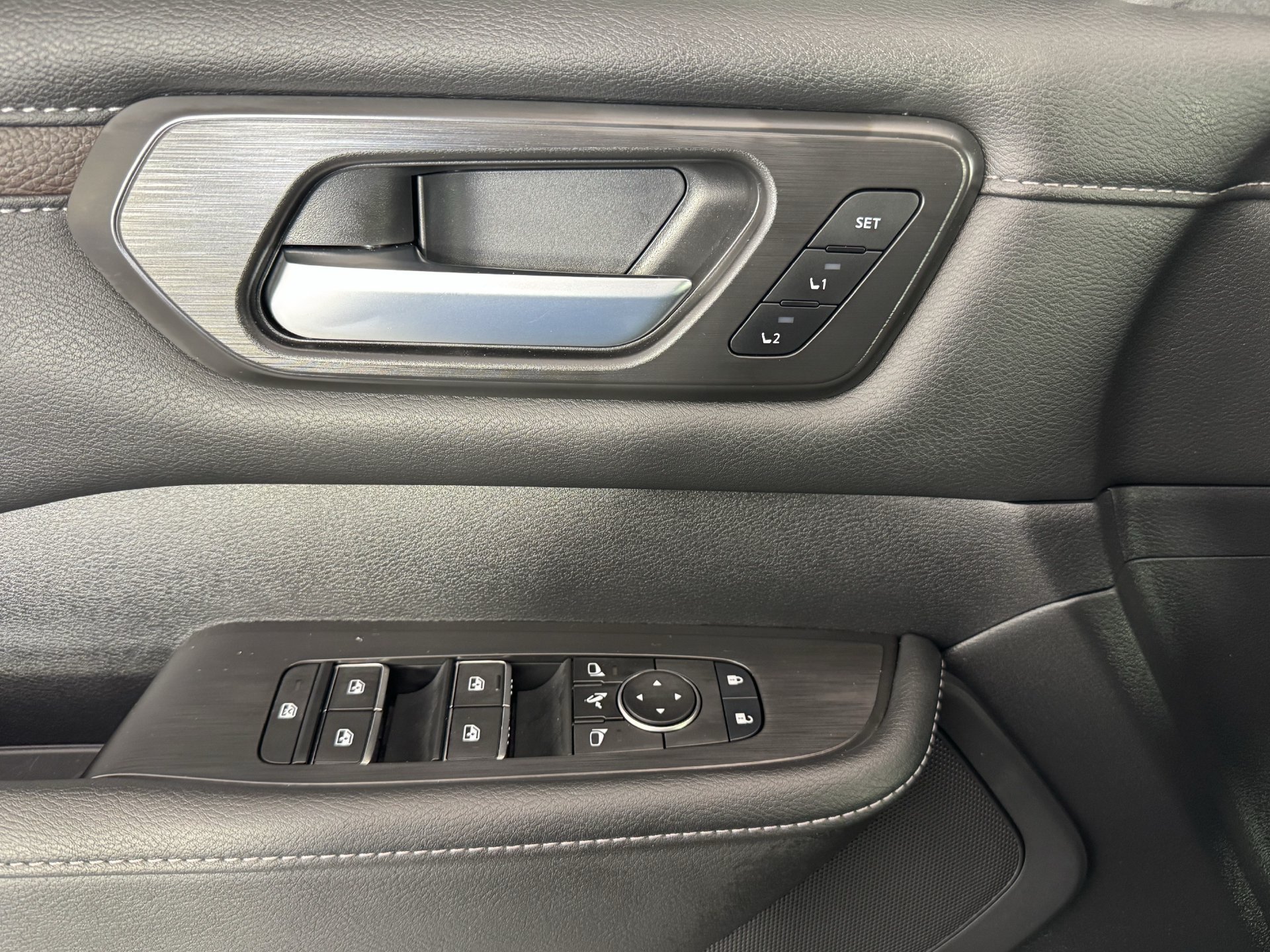 Used 2026 Nissan Armada SL AWD/4WD image 12