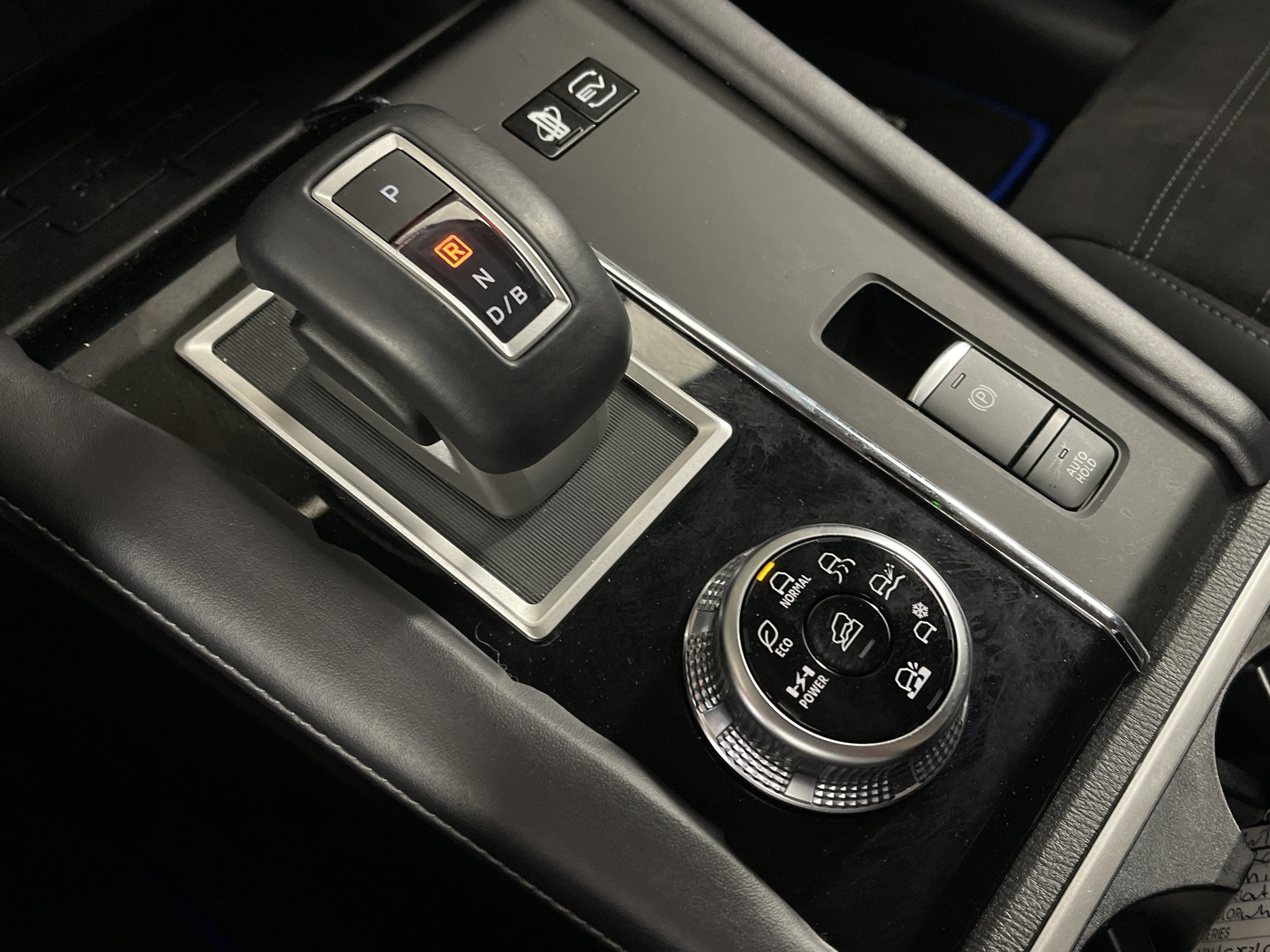 Used 2025 Mitsubishi Outlander SE image 27