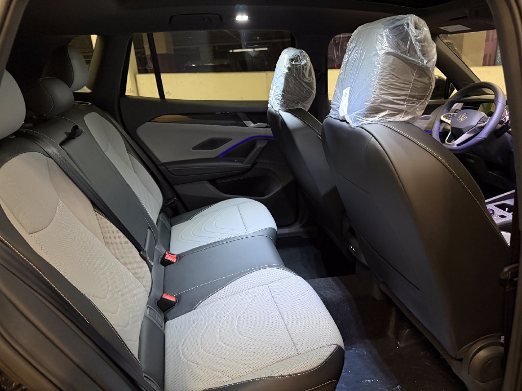 New 2026 Volkswagen Tiguan SE R-Line AWD/4WD image 25