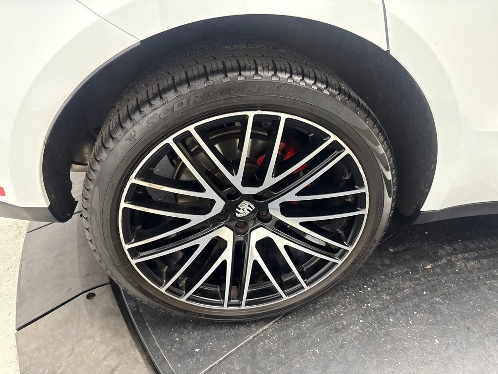 Certified 2024 Porsche Macan S AWD/4WD image 16