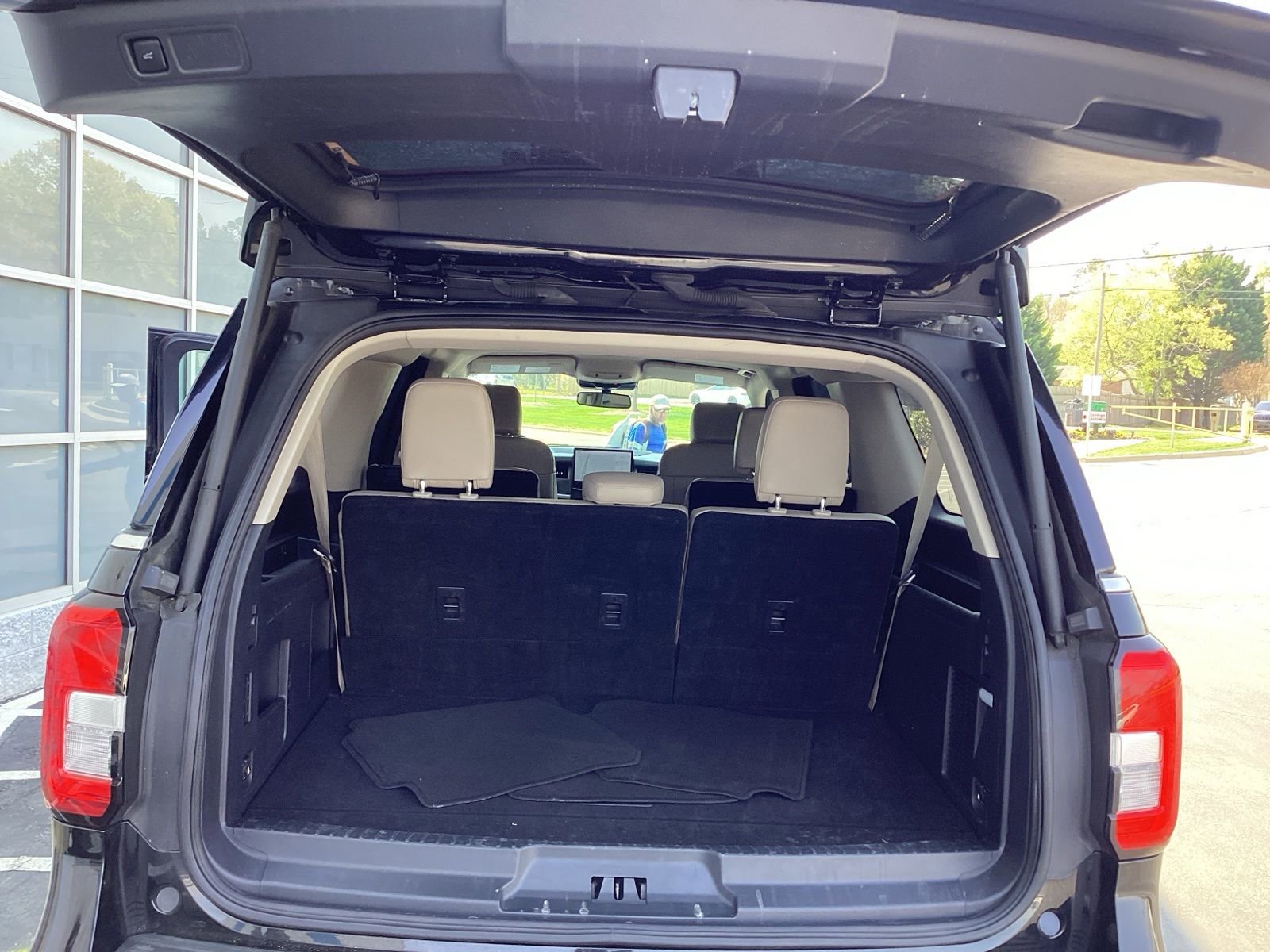 Used 2024 Ford Expedition Max XLT image 23