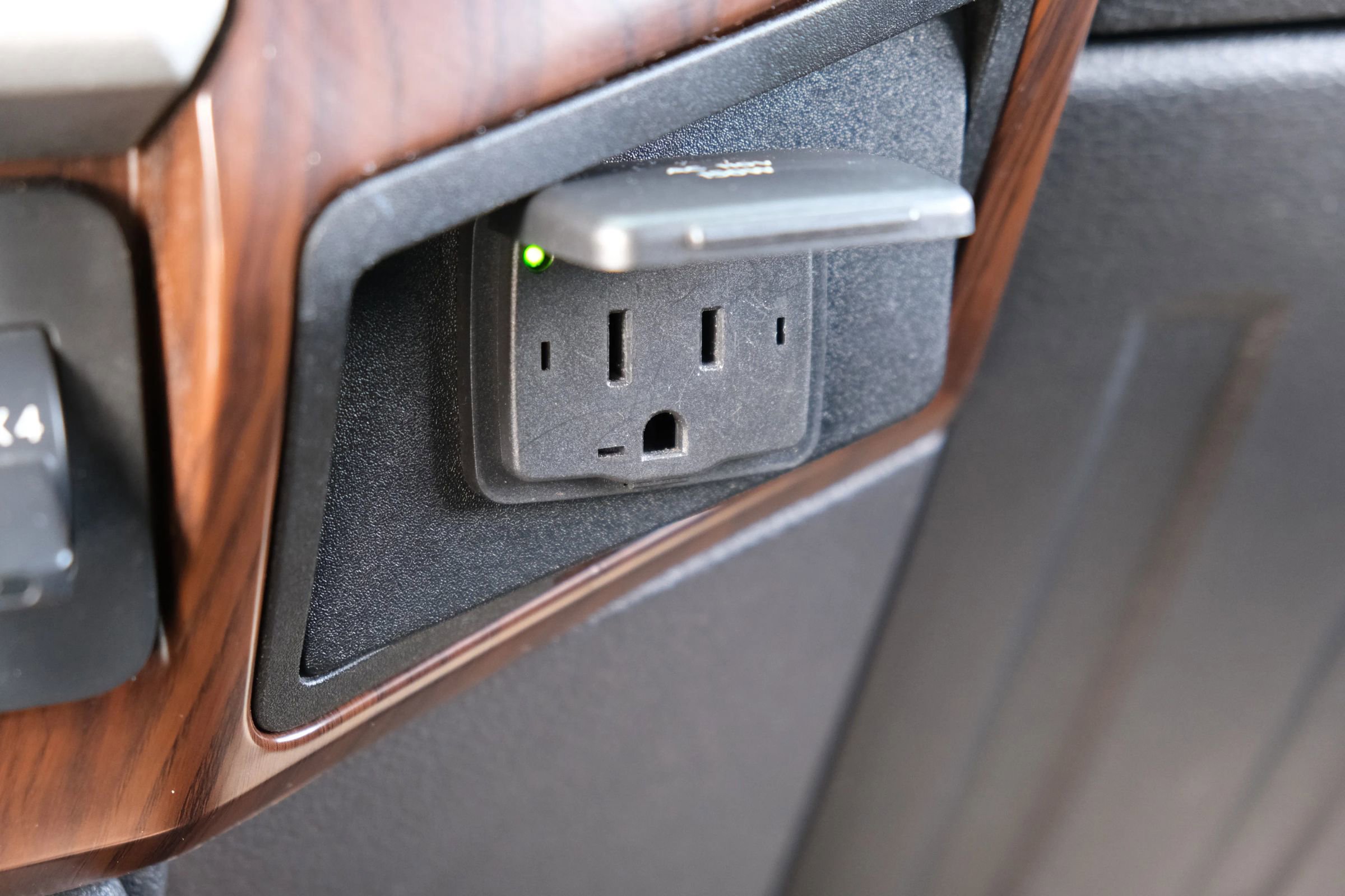 Used 2015 Ford F350 Lariat w/ Lariat Interior Package image 45