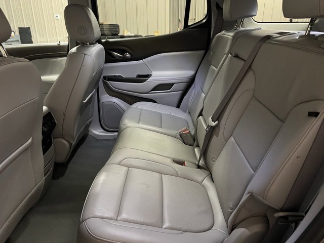 Used 2023 GMC Acadia SLT w/ Preferred Package image 18