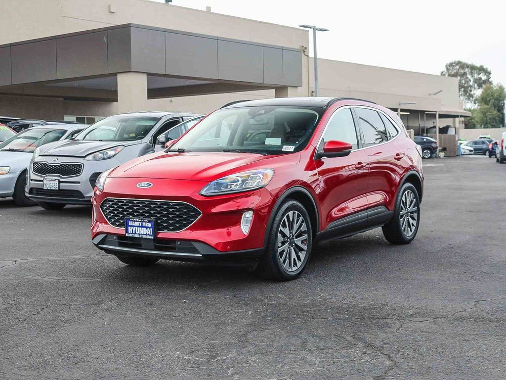 Used 2020 Ford Escape Titanium image 3