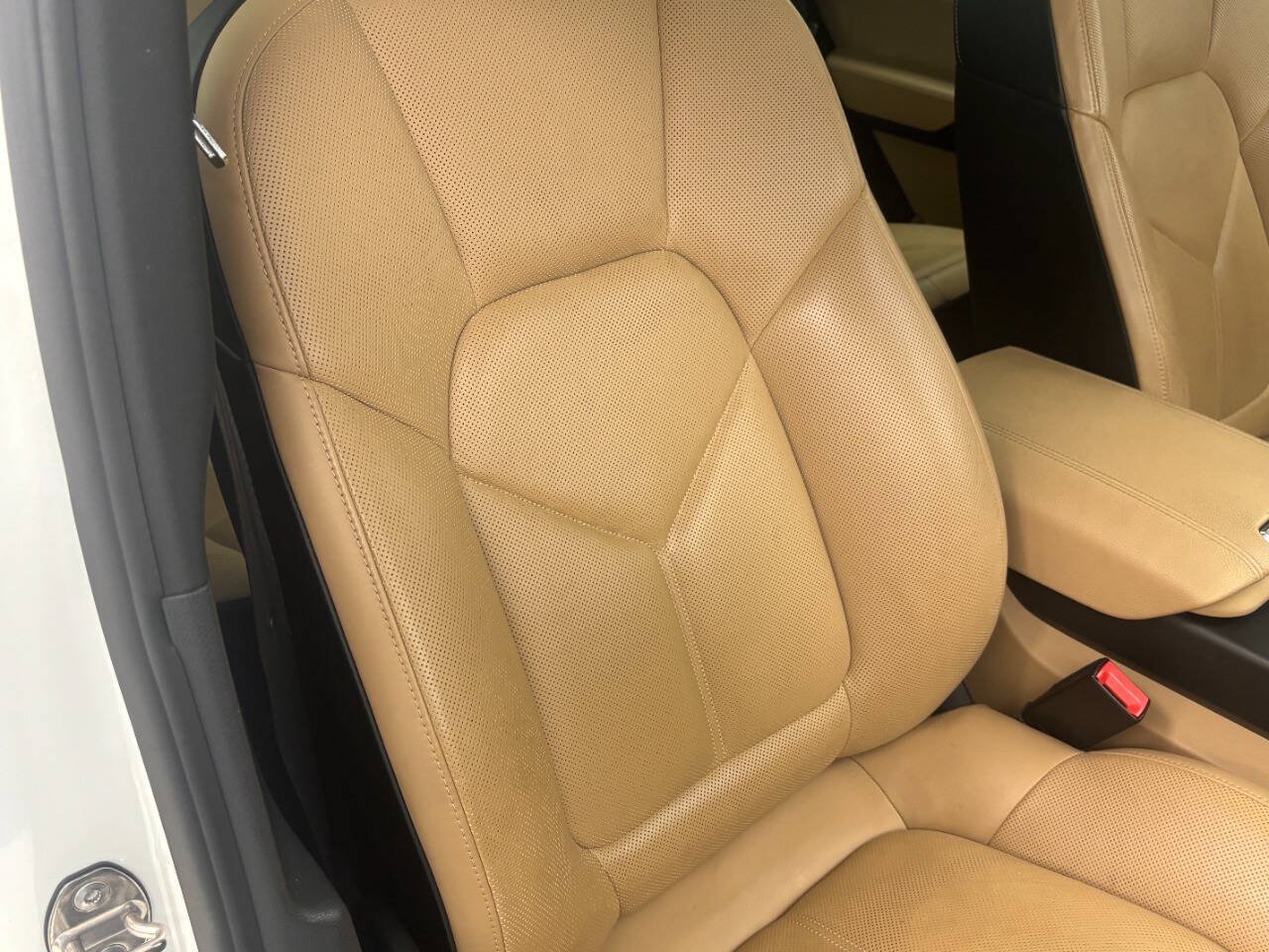 Used 2014 Porsche Cayenne Platinum Edition AWD/4WD image 43