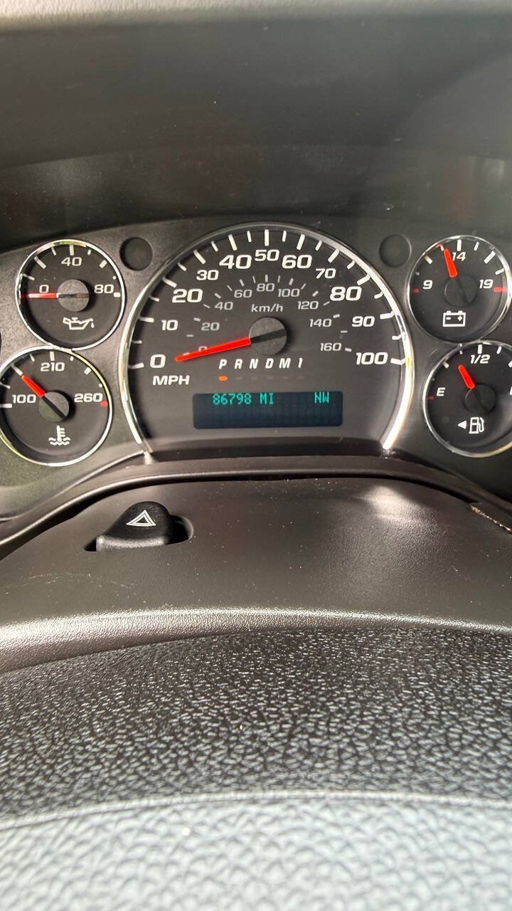Used 2018 Chevrolet Express 2500 w/ Driver Convenience Package RWD image 54