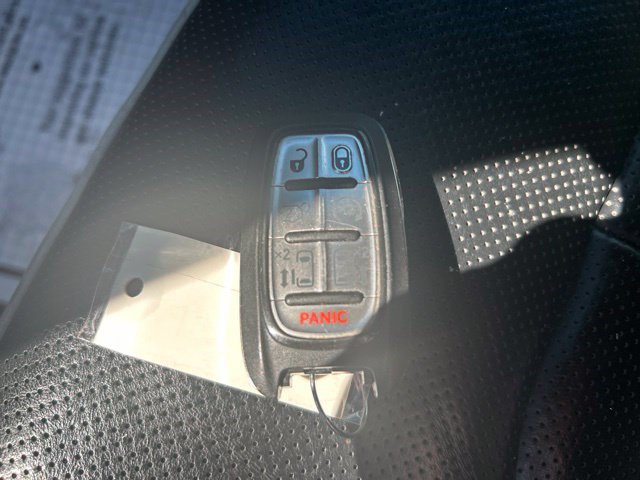 Used 2023 Chrysler Pacifica Limited FWD image 47