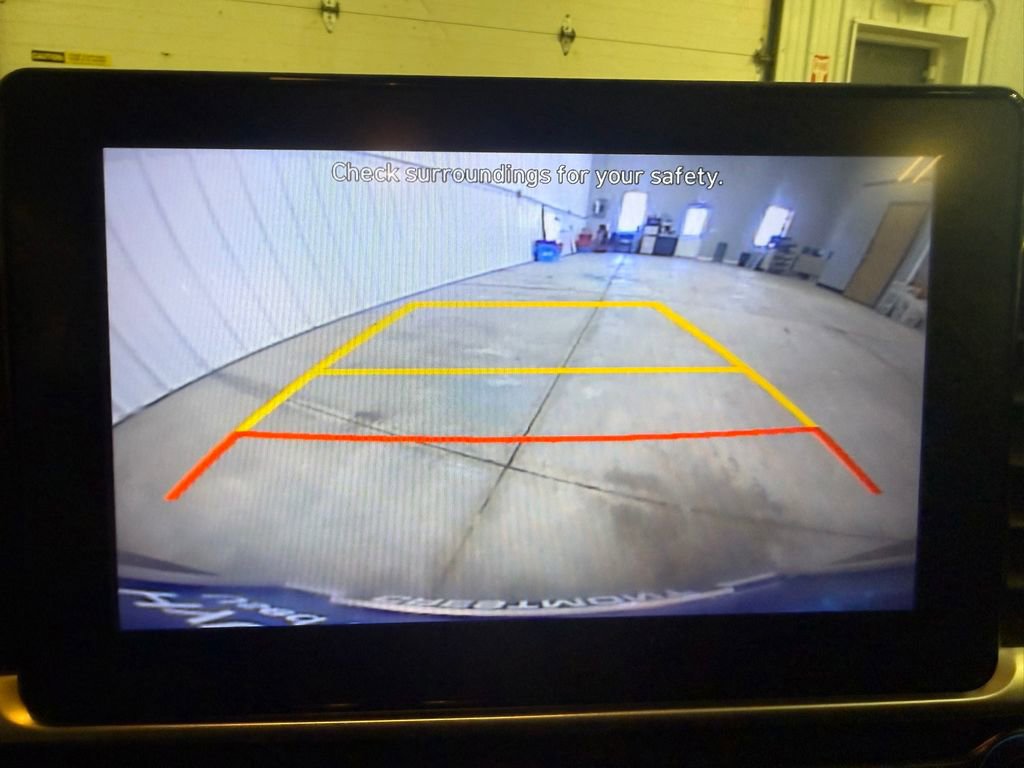 Certified 2022 Hyundai Venue SEL image 36