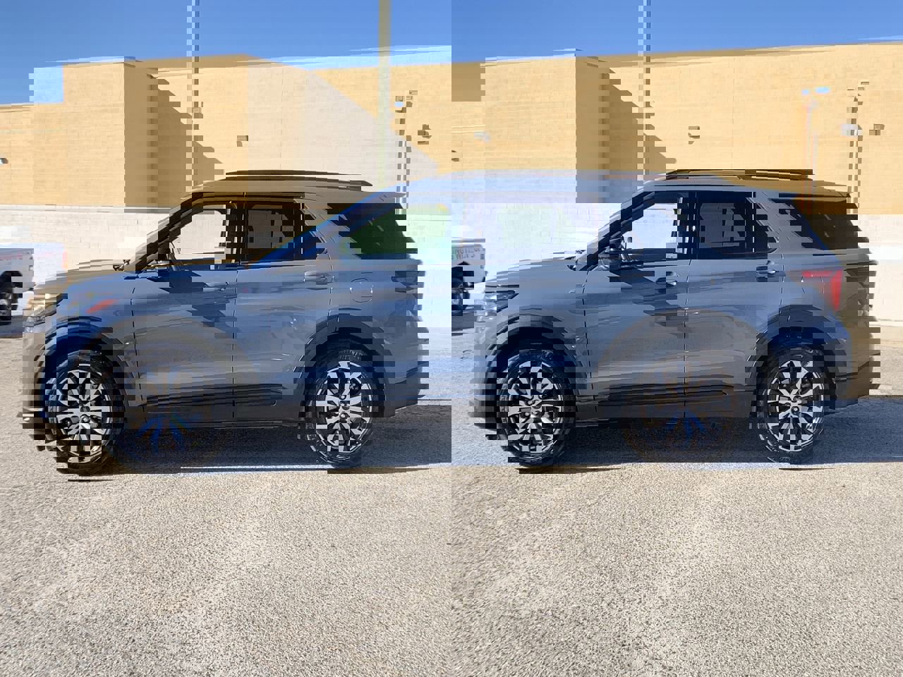 Used 2025 Ford Explorer ST-Line w/ Premium Package image 5