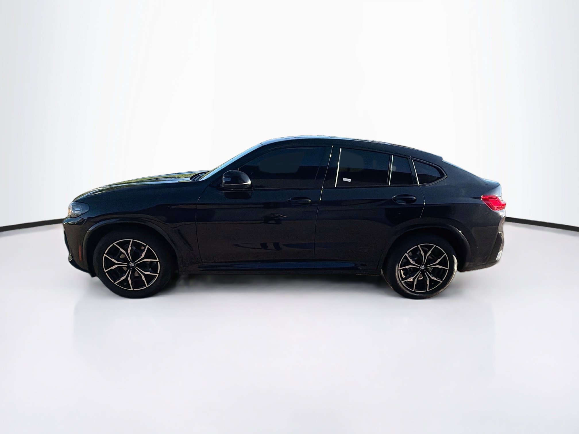 Used 2023 BMW X4 xDrive30i w/ M Sport Package AWD/4WD image 4