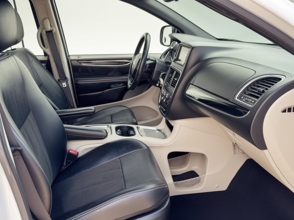 Used 2019 Dodge Grand Caravan SXT FWD image 30