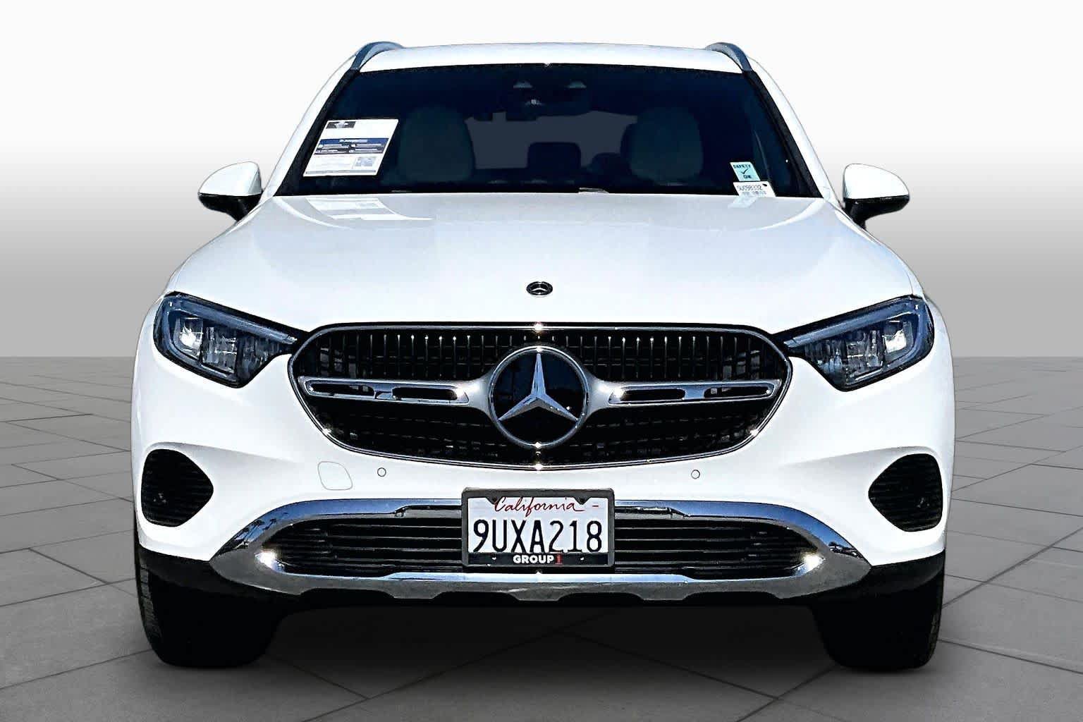 Used 2025 Mercedes-Benz GLC 350e 4MATIC image 3