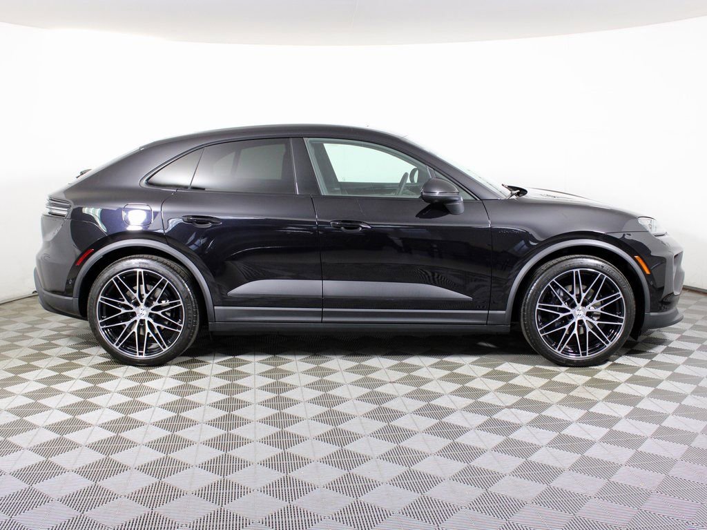 Certified 2025 Porsche Macan 4 Electric AWD/4WD image 8