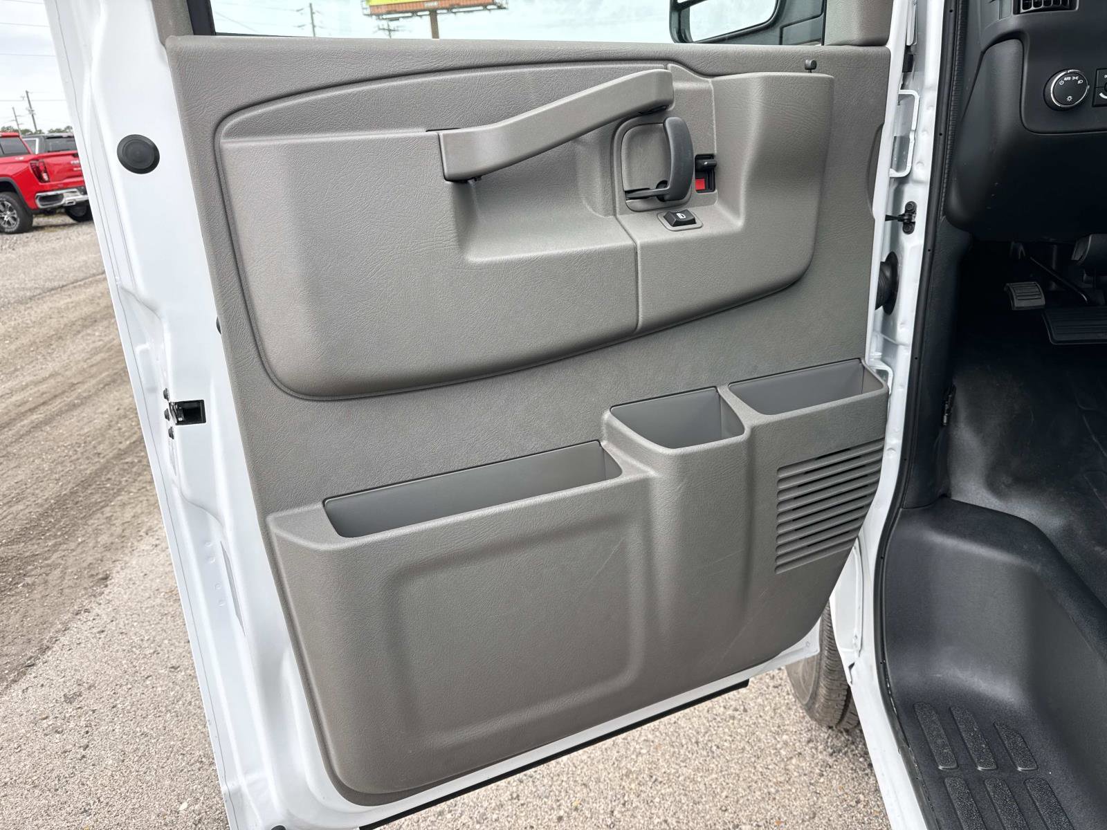 New 2025 GMC Savana 2500 w/ Driver Convenience Package image 18