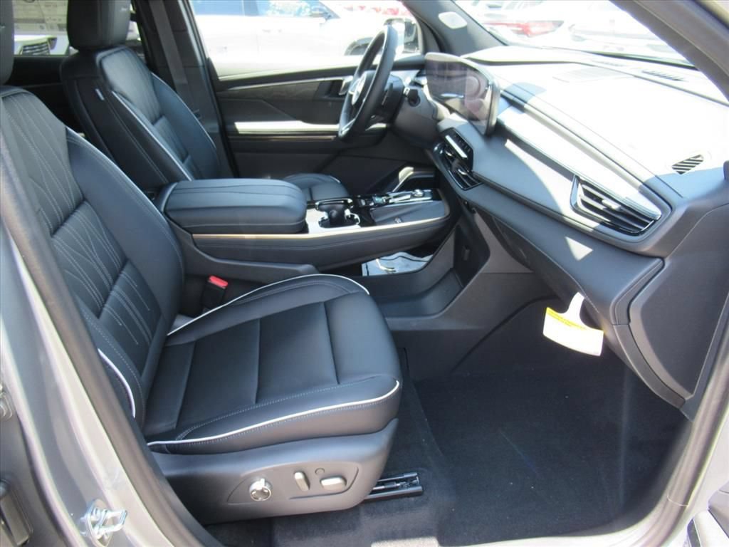 New 2026 Buick Enclave Avenir w/ Super Cruise Package FWD image 8