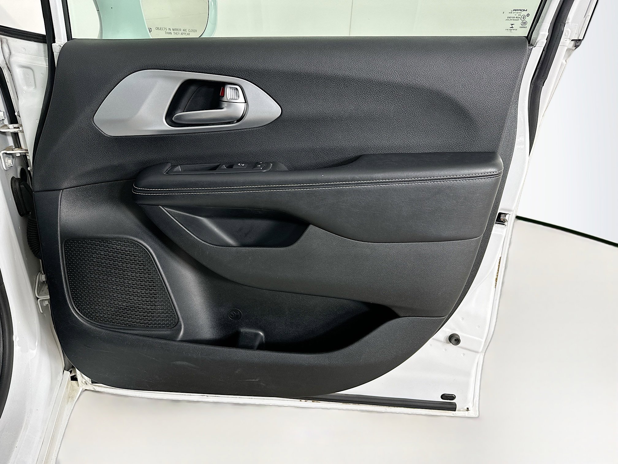 Used 2018 Chrysler Pacifica Touring-L w/ Premium Audio Group FWD image 34