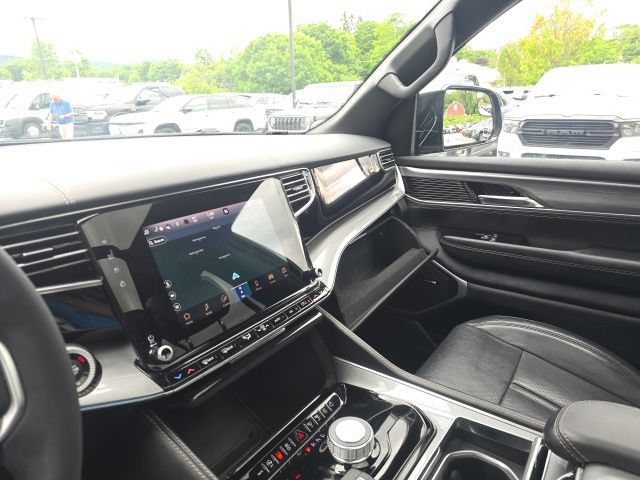 Used 2022 Jeep Wagoneer Series I AWD/4WD image 25
